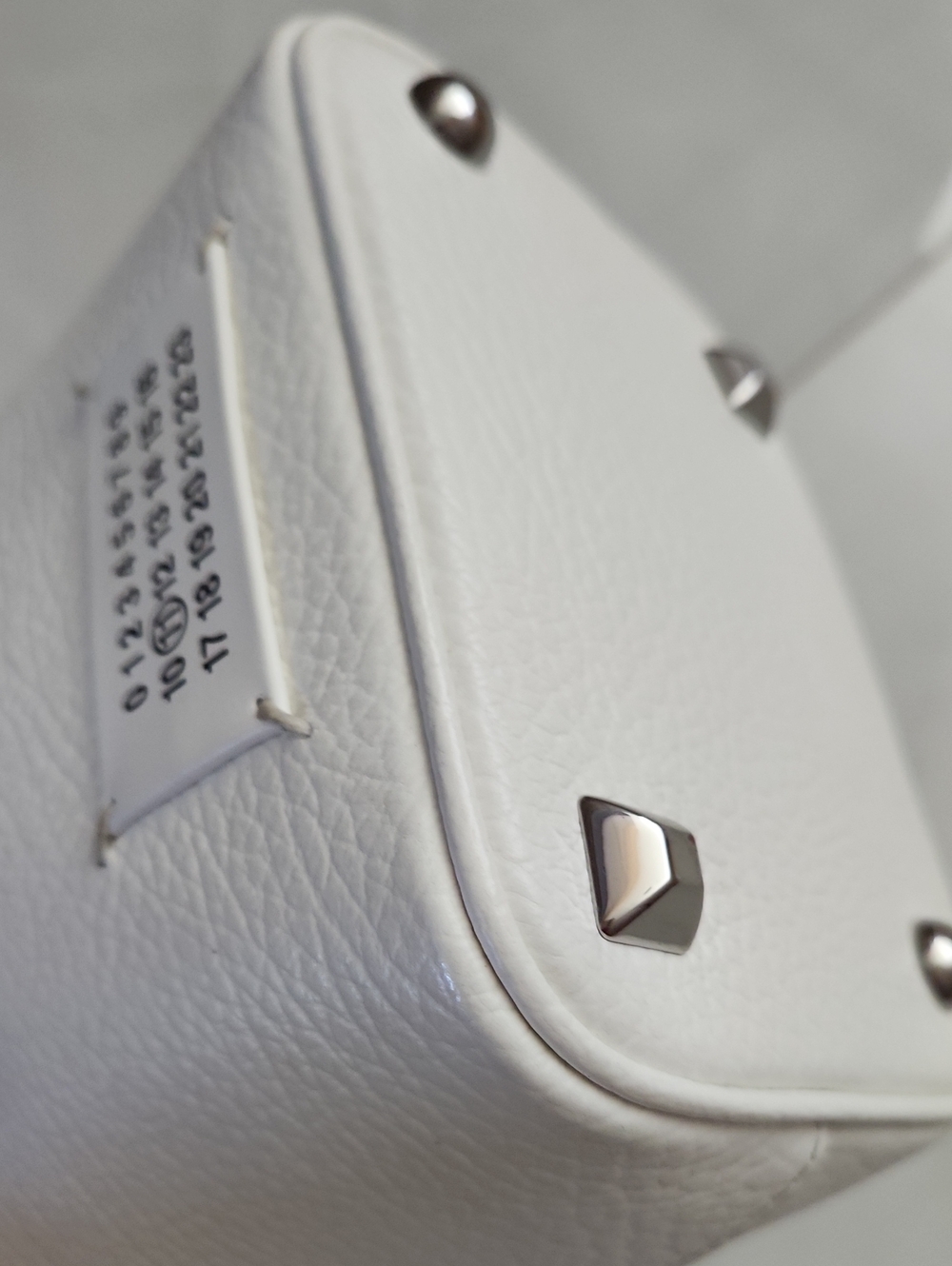 Maison Margiela Bucket Bag White Very Good Condition - Picture 5 of 7